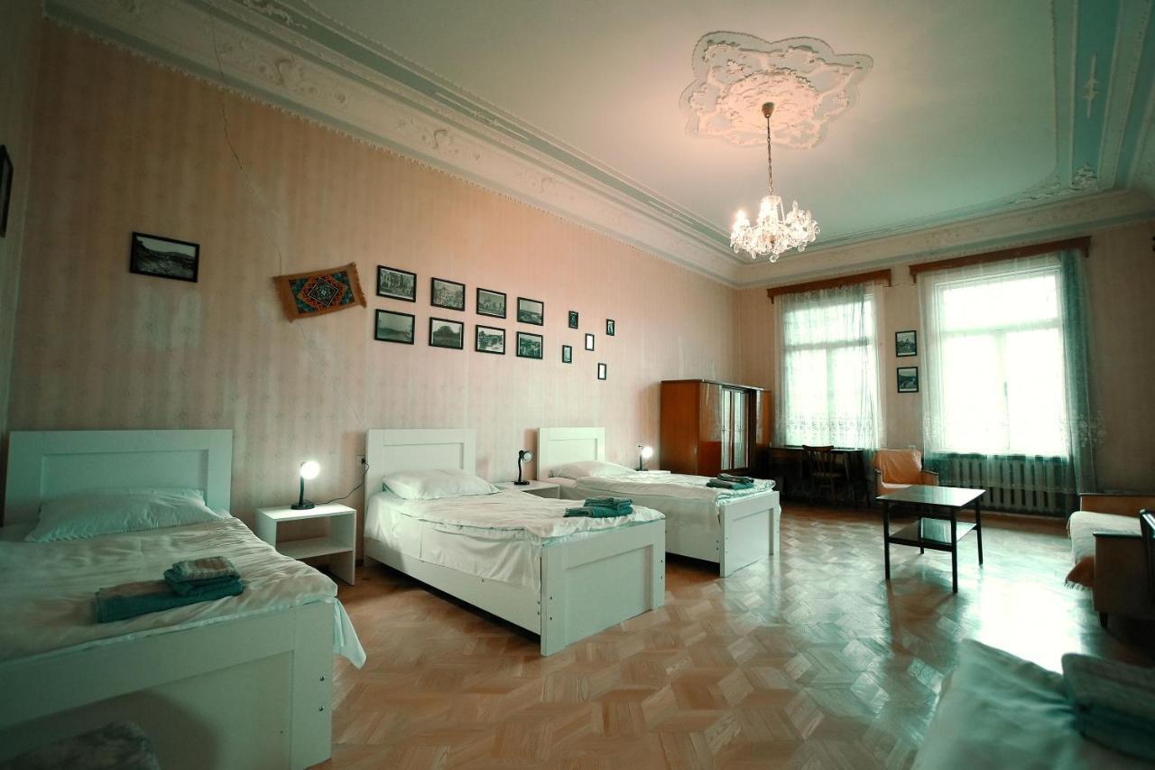 Guest House Old 쿠타이시 외부 사진