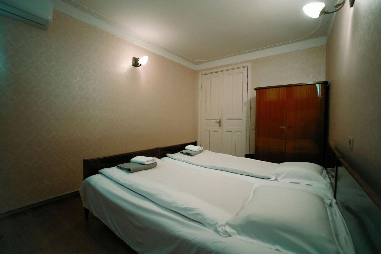 Guest House Old 쿠타이시 외부 사진