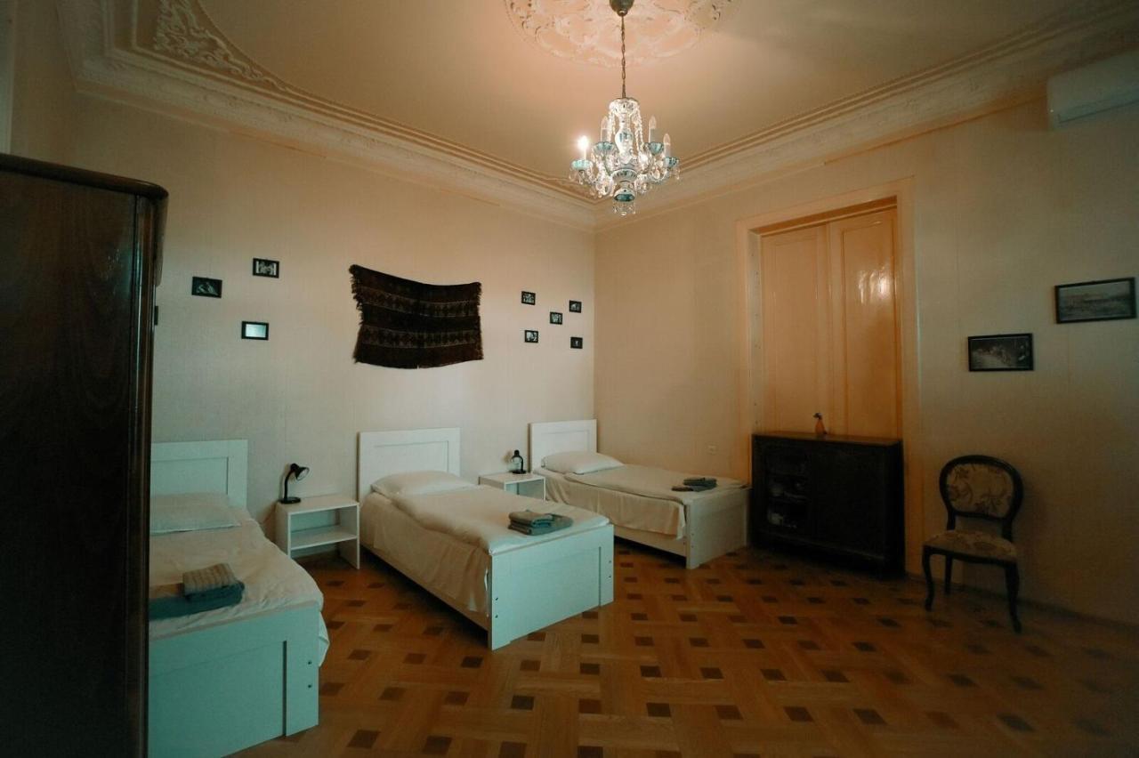Guest House Old 쿠타이시 외부 사진